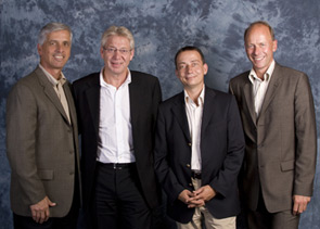 Craig McCollum, VP U.S. Dynamics; Helmut Benefader, Gesch�ftsf�hrer GWS; Thomas Junglas, Teamleiter Marketing & Partnermanagement; Klaus Holse Andersen, CVP MBS Sales und Operations(v.l.n.r.)